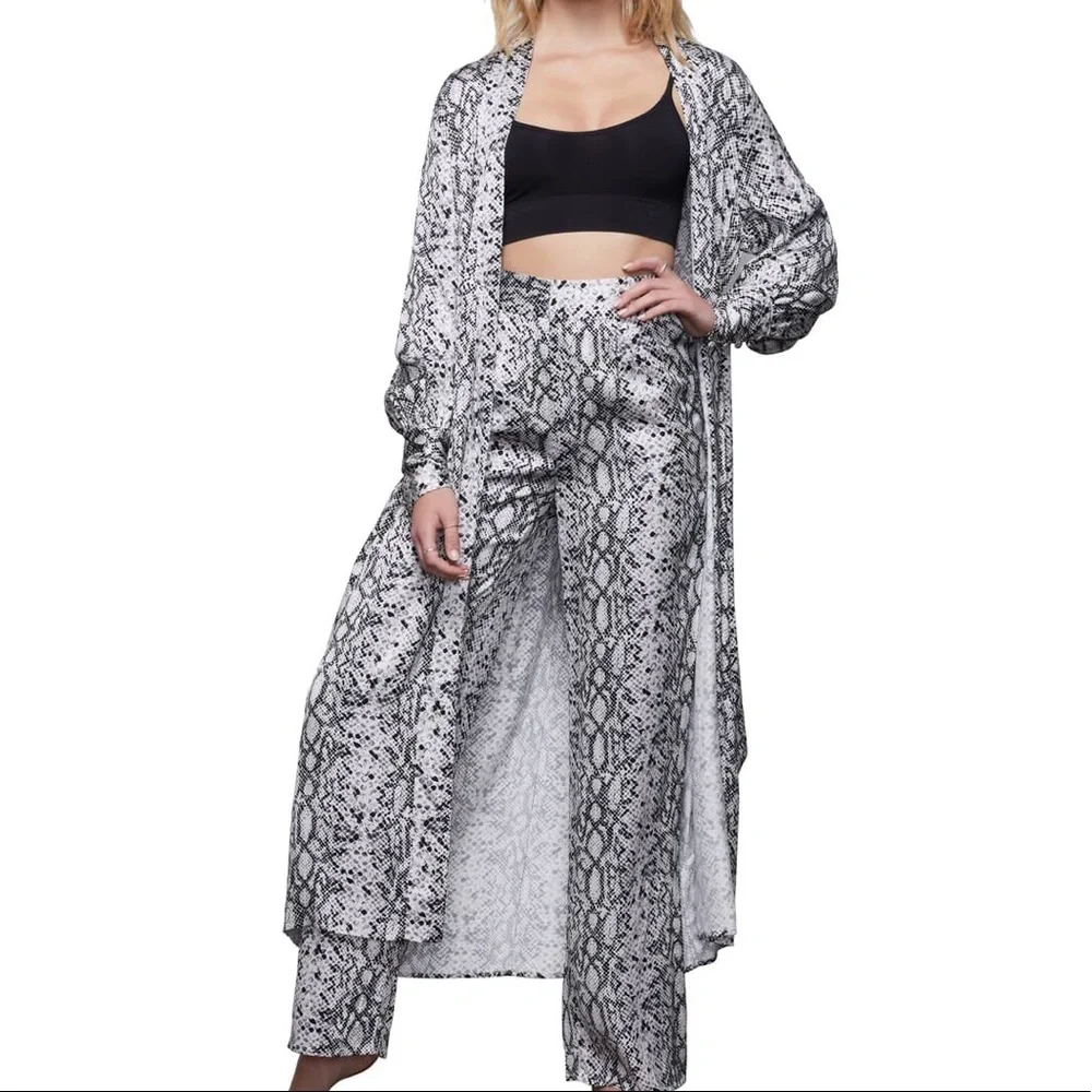 Good American Purely Python Robe • Wrap Dress - Picture 5 of 10